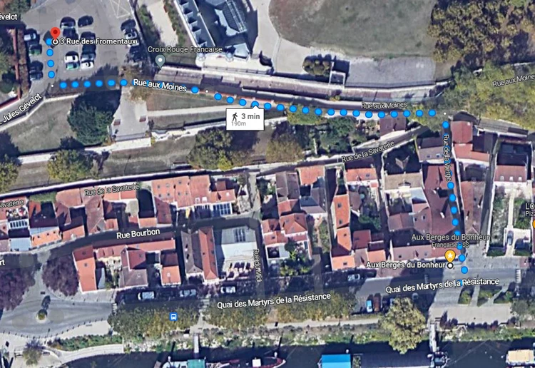 Parking à proximité d'Aux Berges du Bonheur